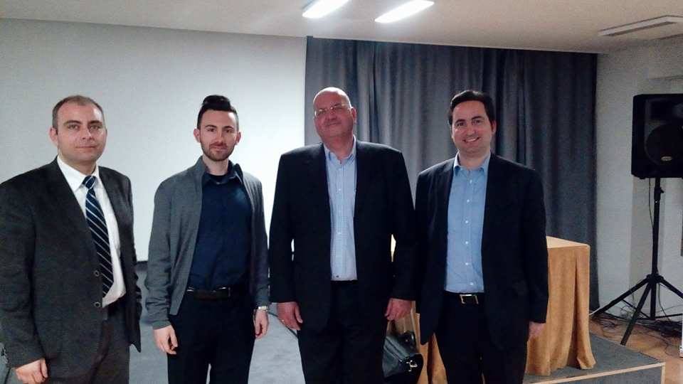 Από τα αριστερά προς τα δεξιά: Ο Δρ. Πέτρος Βιολάκης, Διευθυντής Ερευνών του ΚΕΔΙΣΑ, ο αναλυτής του ΚΕΔΙΣΑ, Βασίλης Παπαγεωργίου, ο εισηγητής του σεμιναρίου, κ. Βασίλης Κοψαχείλης, και ο Ιδρυτής και Πρόεδρος του ΚΕΔΙΣΑ, Ανδρέας Μπανούτσος