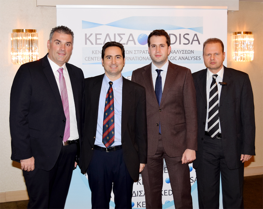 Από αριστερά προς τα δεξιά: Τομεάρχης Μεταφορών & Δικτύων ΠΑΣΟΚ και εκπρόσωπος της Προέδρου του ΠΑΣΟΚ και Επικεφαλής του Κινήματος Αλλαγής κυρίας Φώφης Γεννηματά στην εκδήλωση του ΚΕΔΙΣΑ, κ.Λάμπρος Ρώσσης, ο Ιδρυτής & Πρόεδρος Δ.Σ. του ΚΕΔΙΣΑ, κ.Ανδρέας Γ.Μπανούτσος, ο Γενικός Γραμματέας Δ.Σ. του ΚΕΔΙΣΑ, κ.Όμηρος Τσάπαλος και ο Εκτελεστικός Διευθυντής του ΚΕΔΙΣΑ, κ. Γιώργος Πρωτόπαπας.