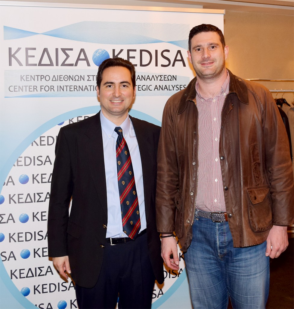 Από τα αριστερά προς τα δεξιά: Ο Ιδρυτής και Πρόεδρος Δ.Σ. του ΚΕΔΙΣΑ, κ.Ανδρέας Γ. Μπανούτσος και ο εκπρόσωπος του βουλευτή Αττικής ΣΥΡΙΖΑ κ. Ιωάννη Δέδε, κ.Πρόδρομος Θεοδουλίδης.