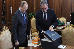 2754084 12/08/2015 December 8, 2015. President Vladimir Putin (left) and Defense Minister Sergei Shoigu meet in the Novo-Ogaryovo residence. The parametric recorder of the Russian SU-24 combat aircraft downed by the Turkish Air Force was found and shown to the Russian President by the Defense Minister. Michael Klimentyev/Sputnik